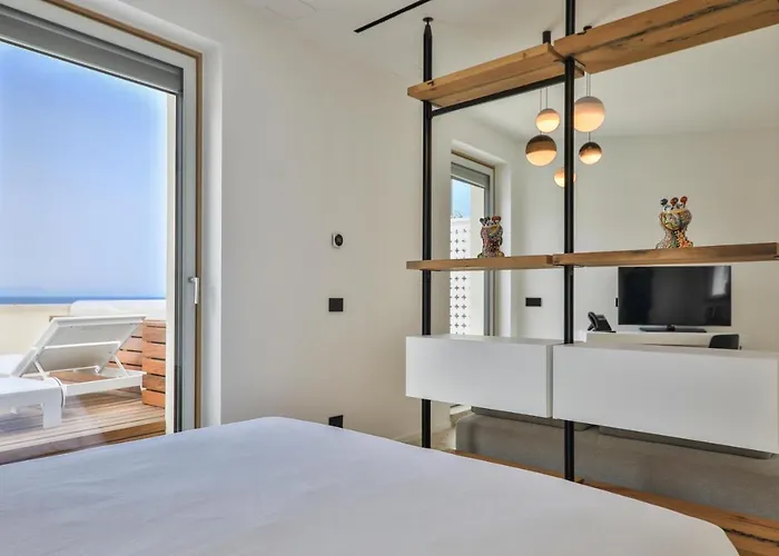 Abelia Sea Suites