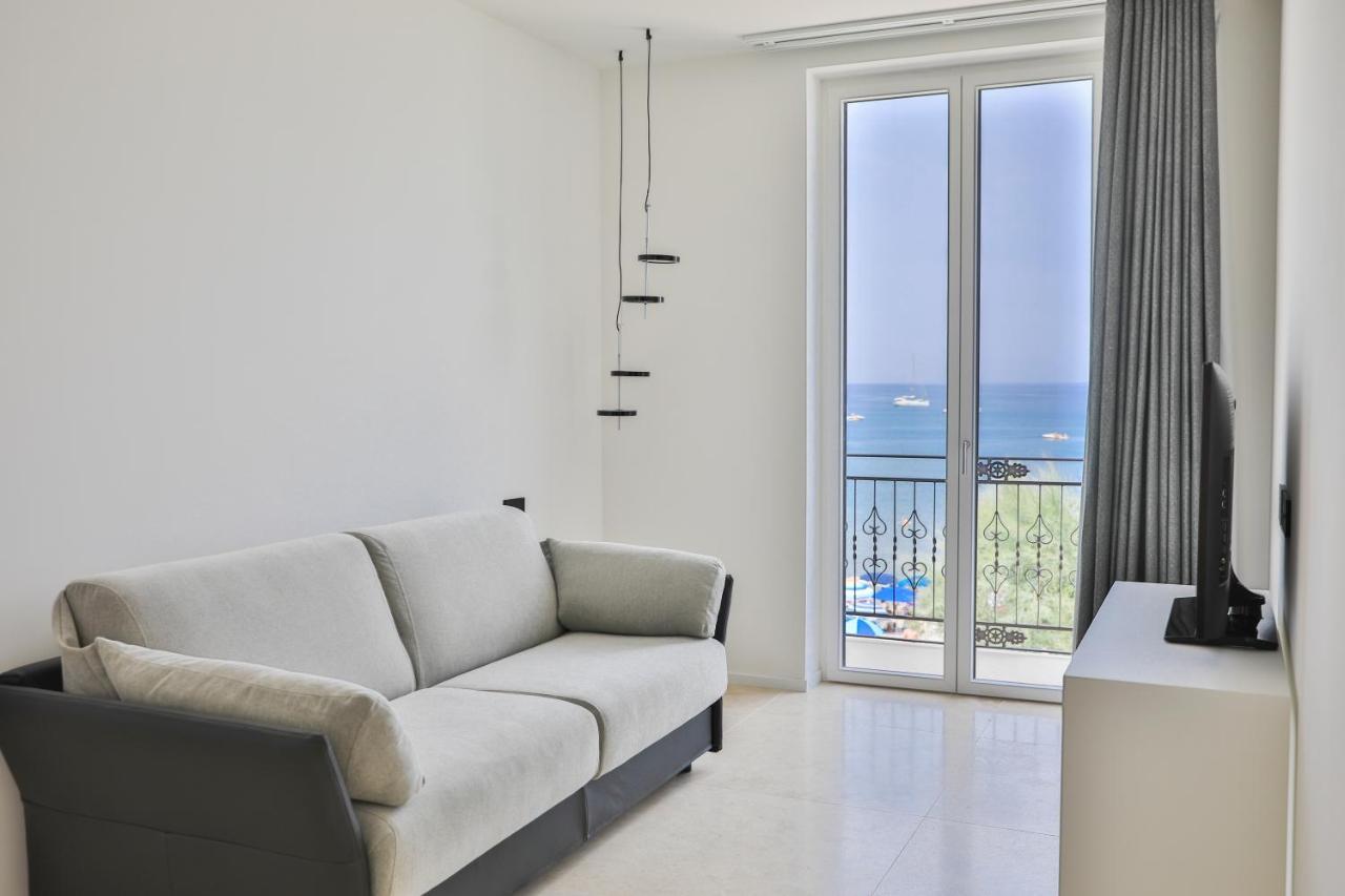 Abelia Sea * Cefalù